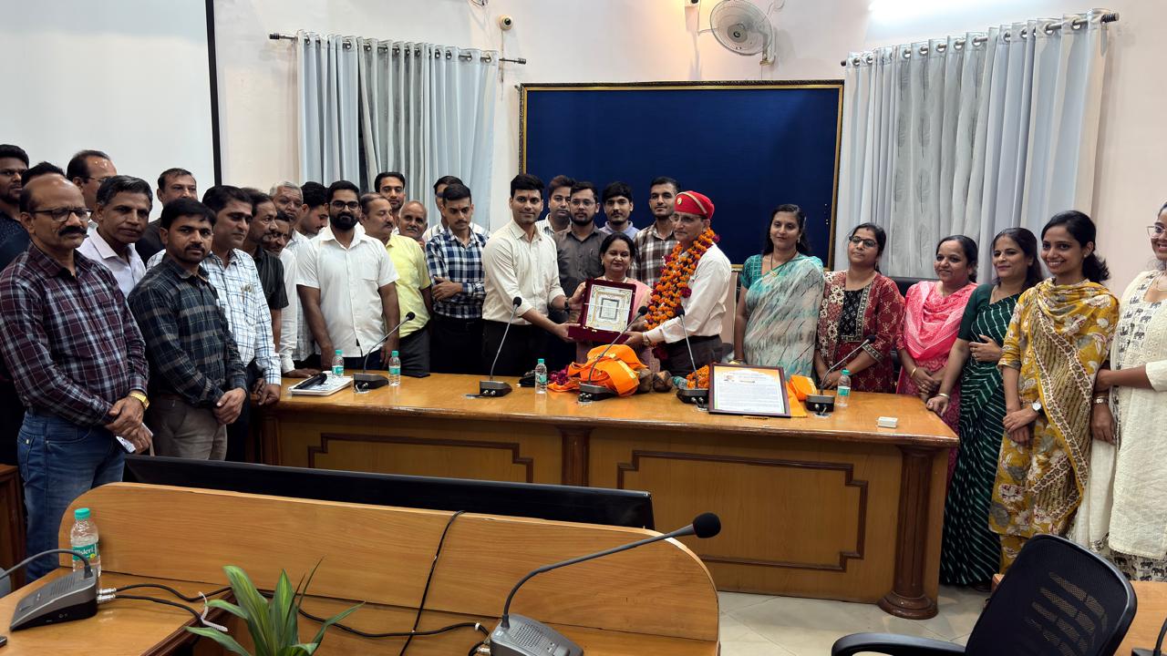 कोषालय.उदयपुर शहर द्वारा श्री कृष्णकान्त व्यास अतिरिक्त कोषाधिकारी के लिए सेवानिवृत्ति कार्यक्रम आयोजित