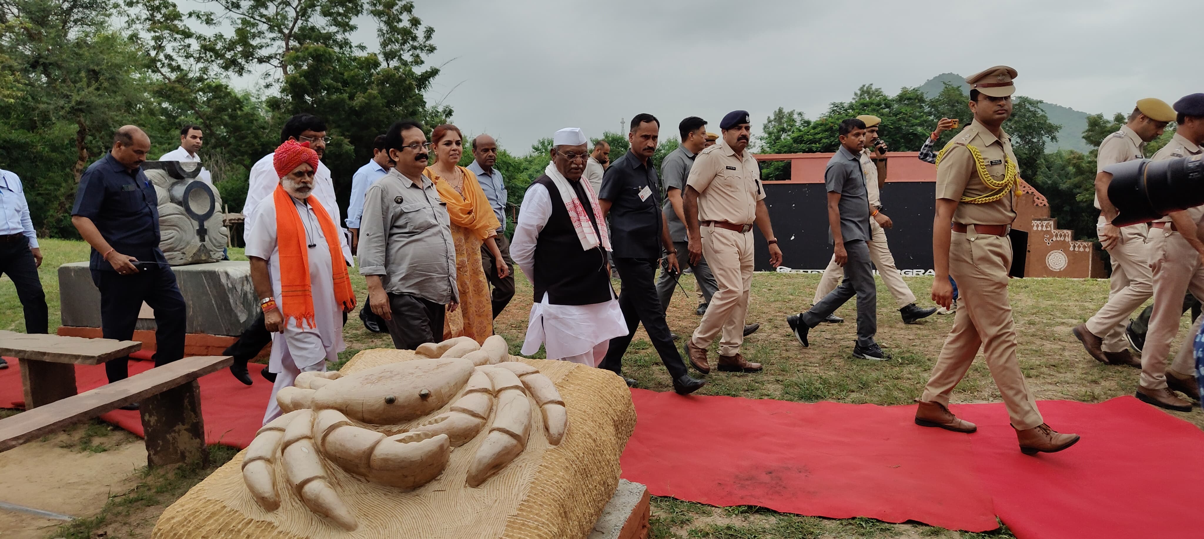 राज्यपाल हरिभाऊ बागड़े ने किया उदयपुर के शिल्पग्राम का दौरा, सांस्कृतिक प्रस्तुतियों का लिया आनंद
