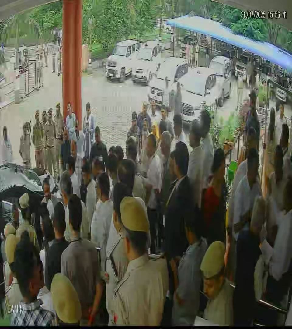 राज्यपाल को सौंपा ज्ञापन, कर्मचारियों ने रखी अपनी पीड़ा