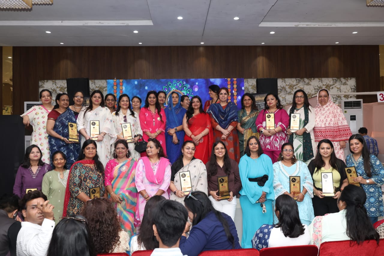 Divisional Commissioner Pragya Kevalramani Inaugurates Grand “Parahan Exhibition”