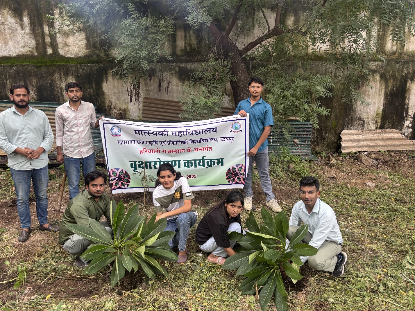 हरियालो राजस्थान कार्यक्रम के अंतर्गत मात्स्यकी महाविद्यालय में सगन वृक्षारोपण किया गया
