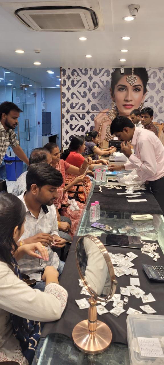Sojatia Fest Extended Till Rakhi, Free Silver Equals Gold Offer Draws Crowds