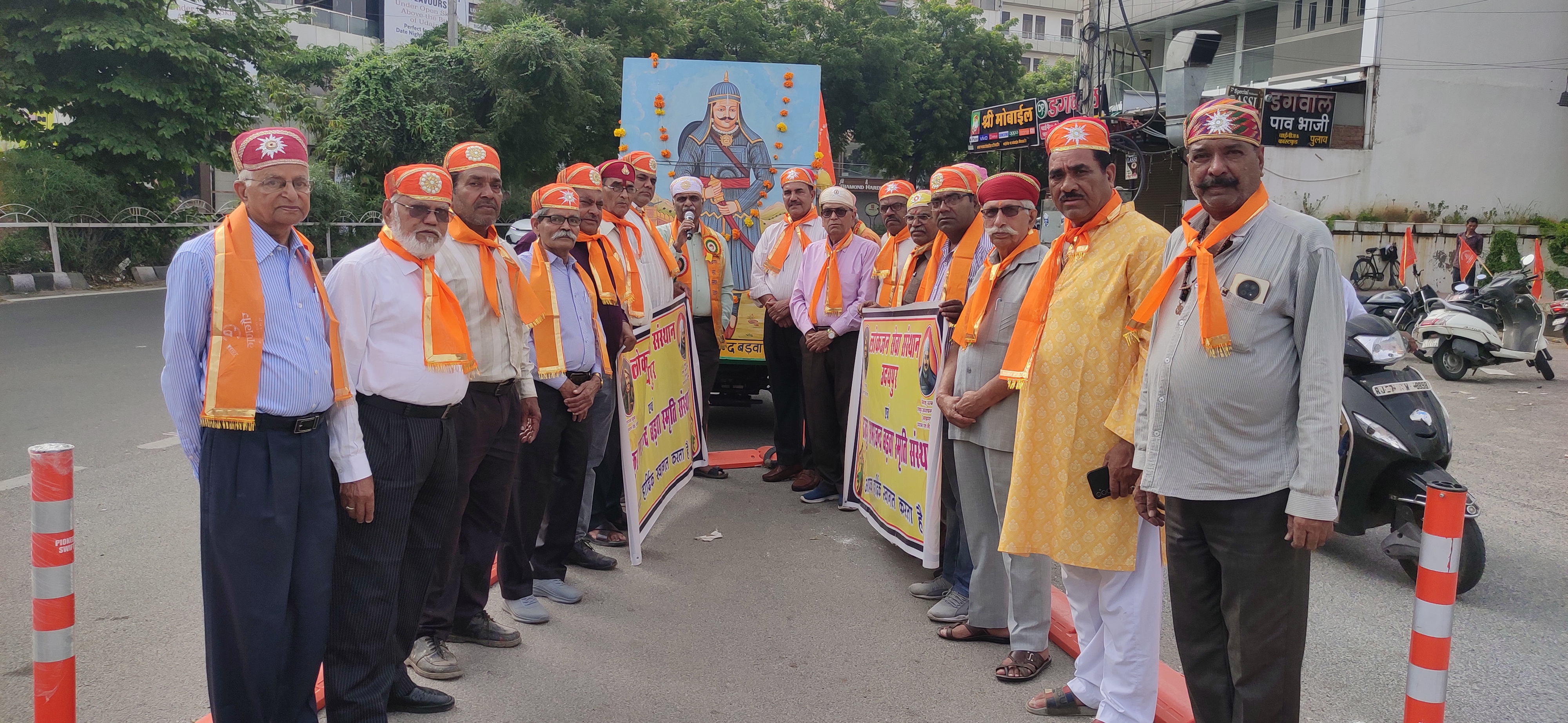 प्रस्तावित बड़वा चौराहे पर शीघ्र कार्य प्रारम्भ की घोषणा से बड़वा स्मृति संस्थान मैं हर्ष की लहर 