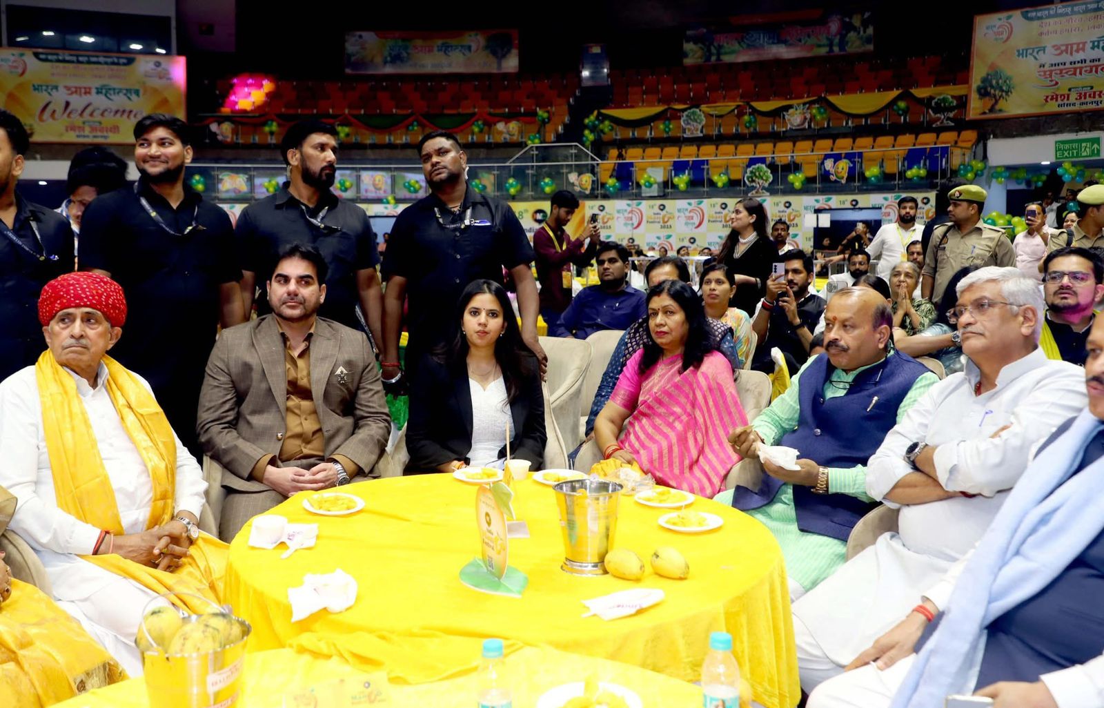 दिल्ली में लगा रसीले और मीठे आमों का अद्भुत मेला -400 से अधिक सांसद, केंद्रीय मंत्री, न्यायाधीश, डिप्लोमेट्स, अधिकारी और विशिष्ट व्यक्तियों ने  लिया भाग