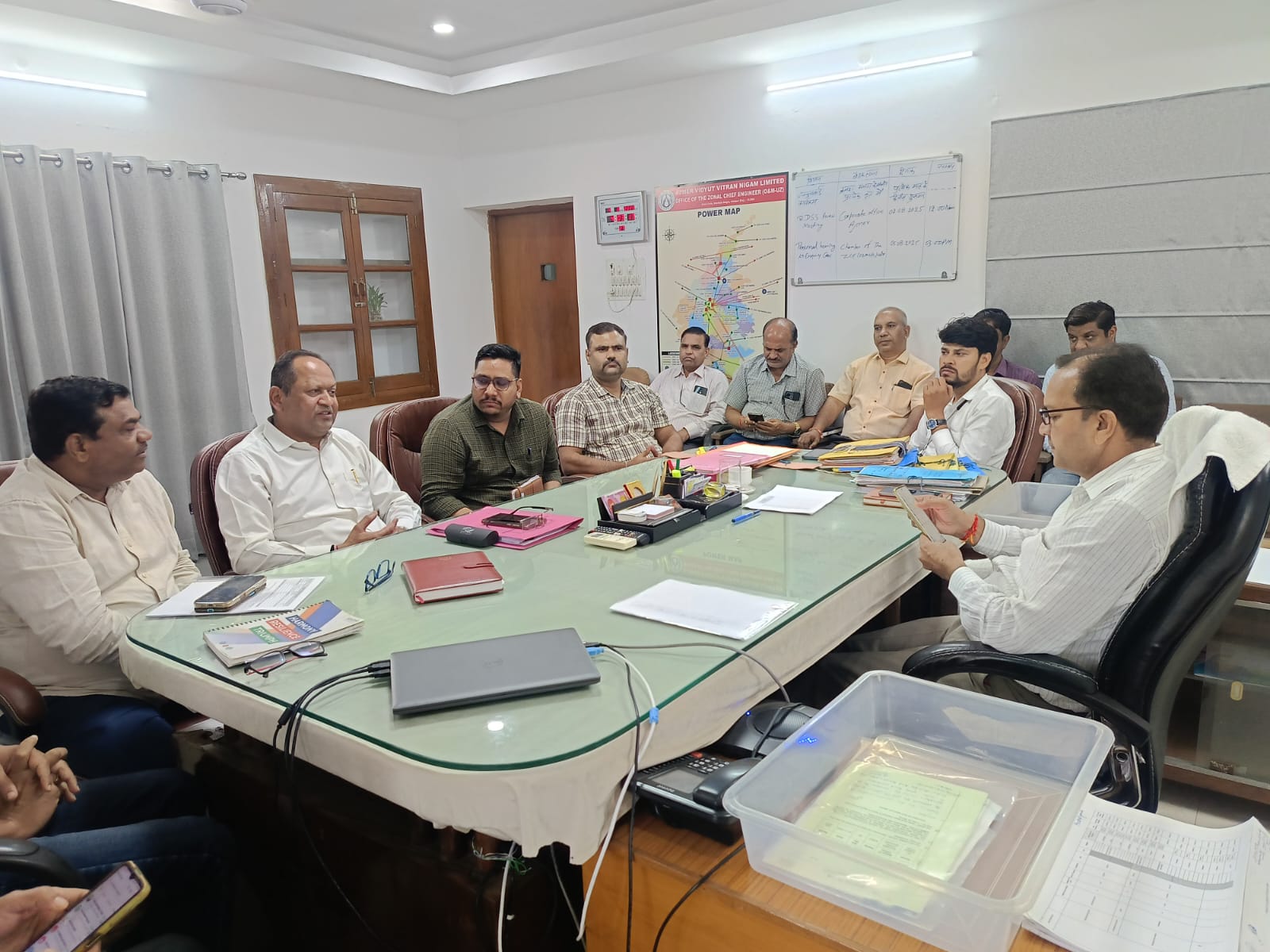 औद्योगिक क्षेत्रों की विद्युत आपूर्ति समस्याओं को लेकर यूसीसीआई अध्यक्ष श्री मनीष गलुण्डिया की जोनल मुख्य अभियंता, एवीवीएनएल श्री आई.आर. मीणा से महत्वपूर्ण बैठक