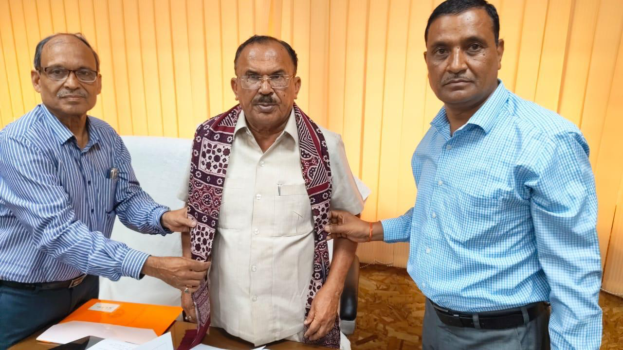 राष्ट्रीय सिन्धी भाषा विकास परिषद  की उप समिति की राजस्थान विधानसभाध्यक्ष श्री वासुदेव देवनानी की अध्यक्षता में हुई बैठक में लिए गए कई अहम निर्णय