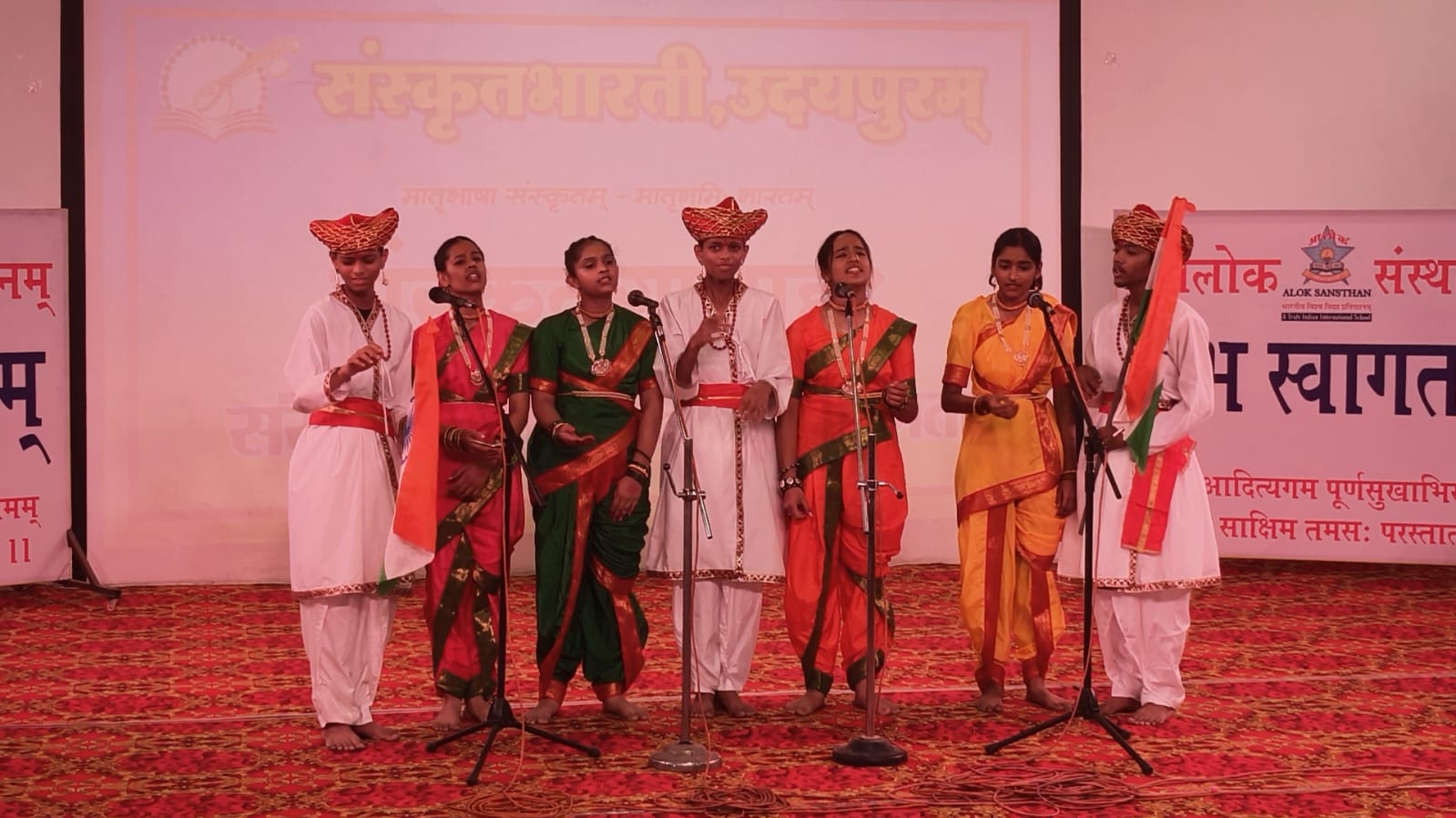 ‘जयतु संस्कृम, जयतु भारतम’  -संस्कृत समूह गीत प्रतियोगिता में झलका उत्साह 