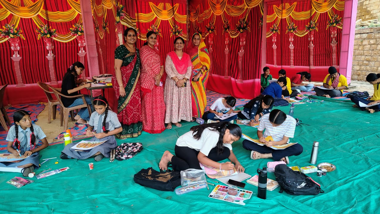 दी ट्रायो कलेक्शन द्वारा जैसलमेर स्थापना दिवस समारोहपूर्वक मनाया गया  कागज एवं मिट्टी पर उकेरा त्रिकूट सोनार गढ