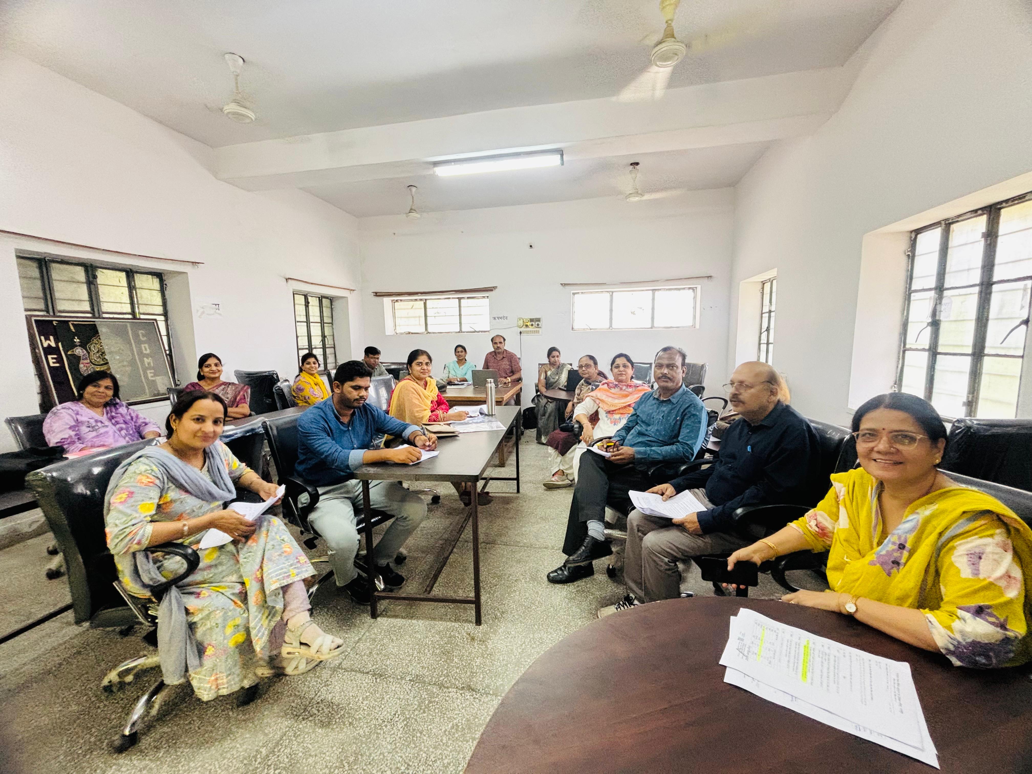 डाइट में आकल्प एवं उपकरण निर्माण कार्यशाला 18 शोधार्थियों ने लिया शिक्षकीय अनुसंधान कार्य में हिस्सा