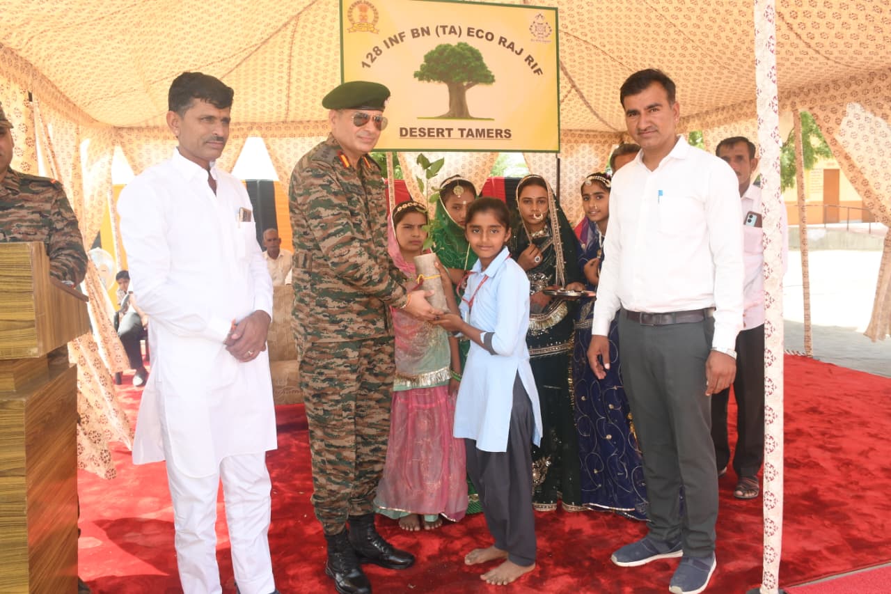 राखी पर हरियाली का वचन – बहनों ने बांधी पेड़ों को राखी  128 ईटीएफ ने रक्षाबंधन पर पौधारोपण कर दिया पर्यावरण संरक्षण का संदेश