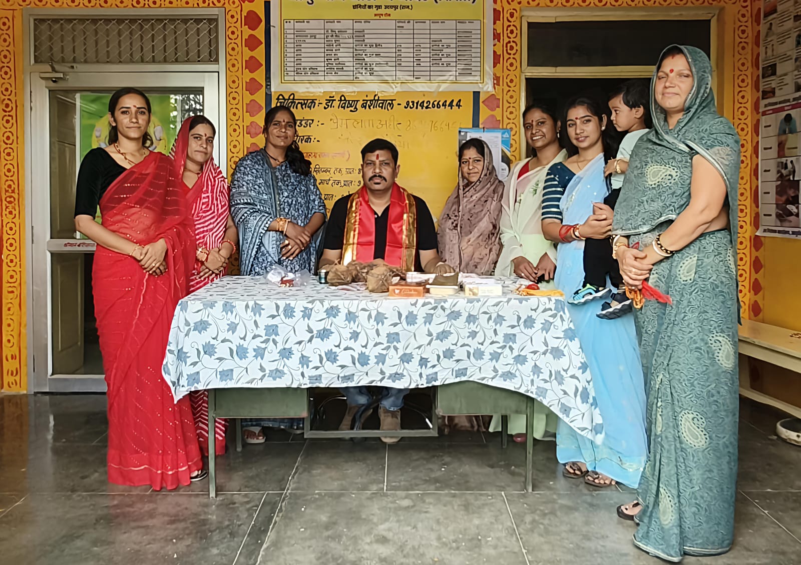 अधिनस्थ कर्मियों के साथ मनाया रक्षाबंधन का त्यौहार
