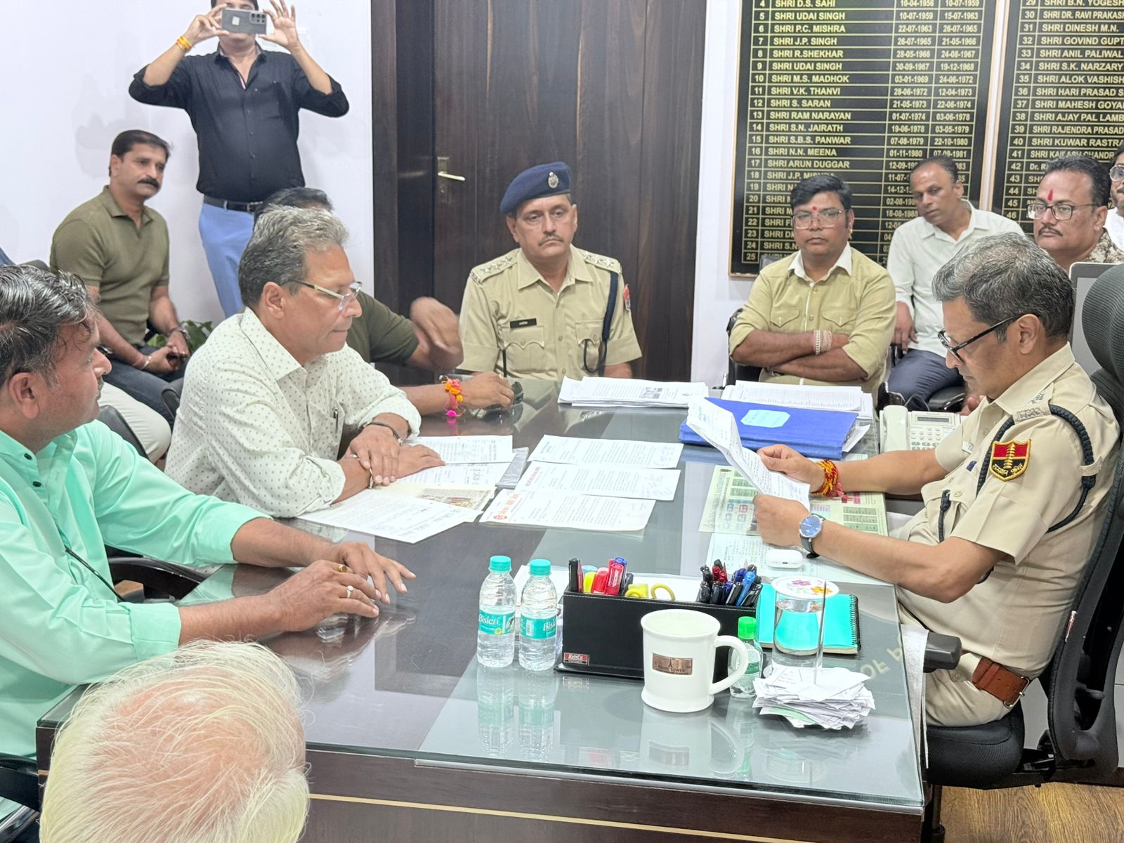 पुराने शहर में यातायात वन वे करने हेतु पुलिस अधीक्षक के साथ बैठक आयोजित