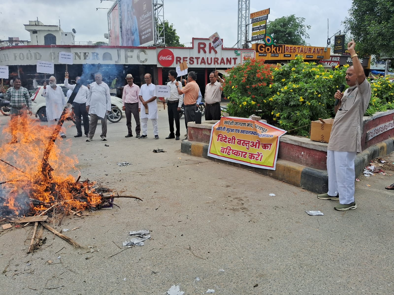 जब बाजार जायेंगे, माल स्वदेशी लाएंगे - सतीश आचार्य