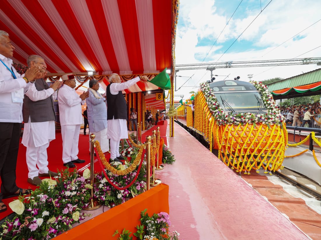 Prime Minister Modi Inaugurates Bengaluru Metro Projects and Flags Off Vande Bharat Trains