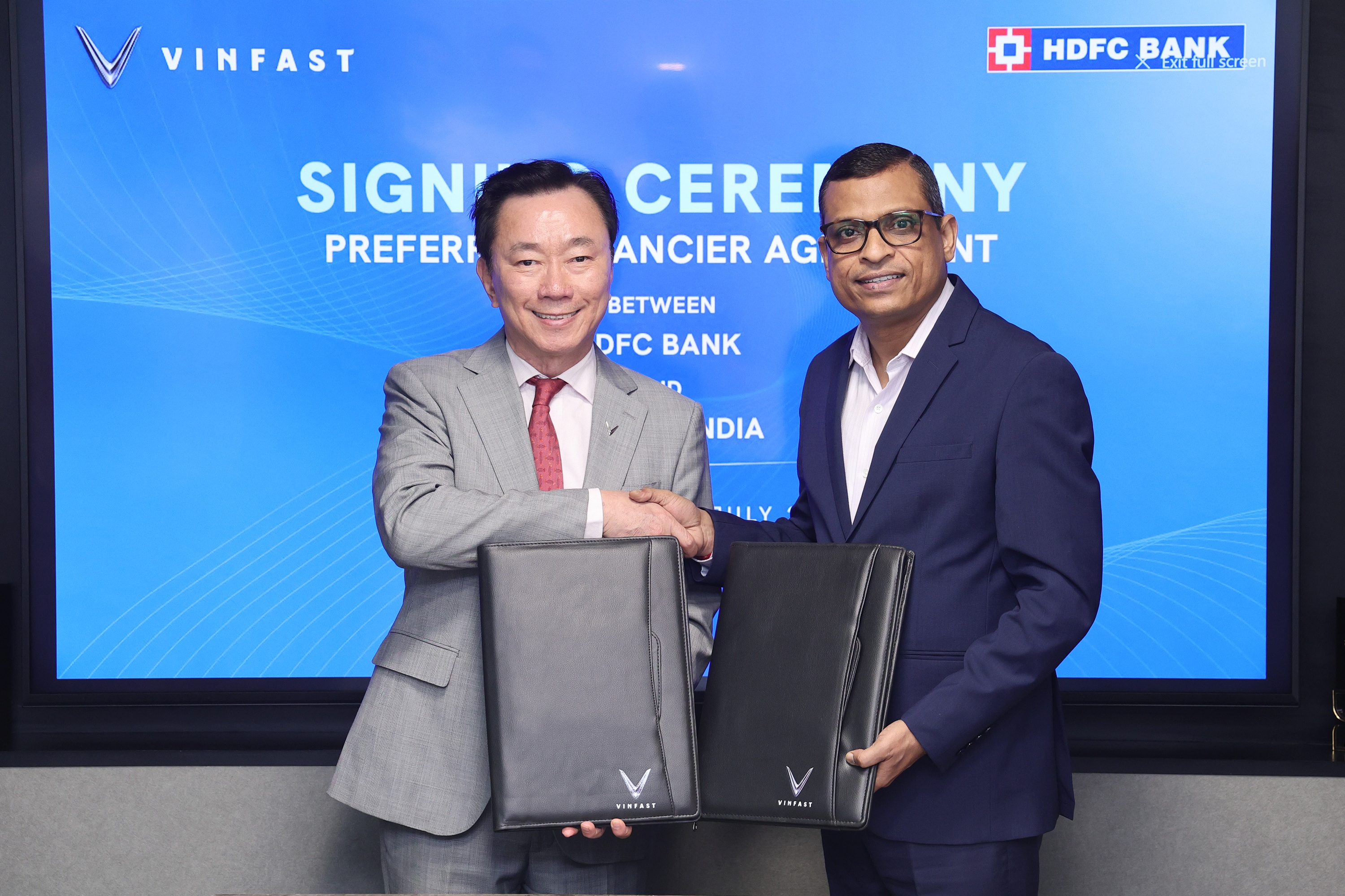 HDFC Bank and VinFast AutoIndia SignPact for Auto and Inventory Financingof Electric Vehicles