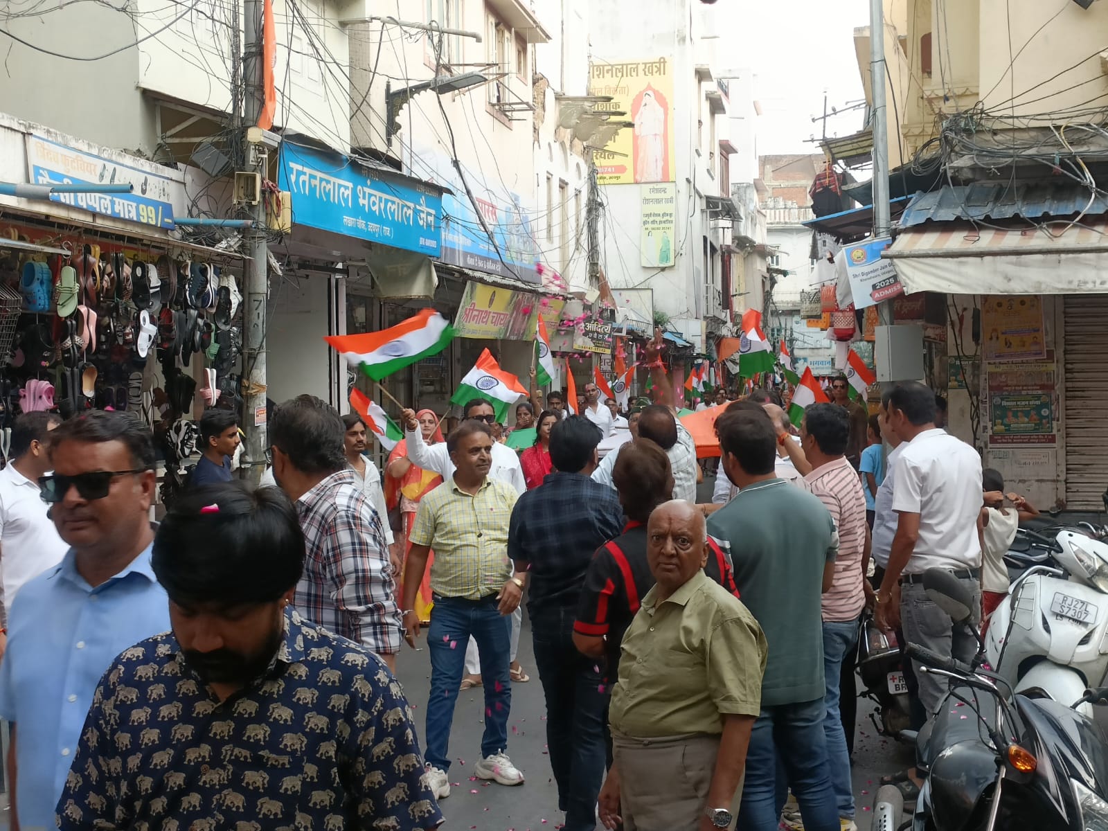 लखारा चौक व्यापार संघ ने किया तिरंगा यात्रा का स्वागत
