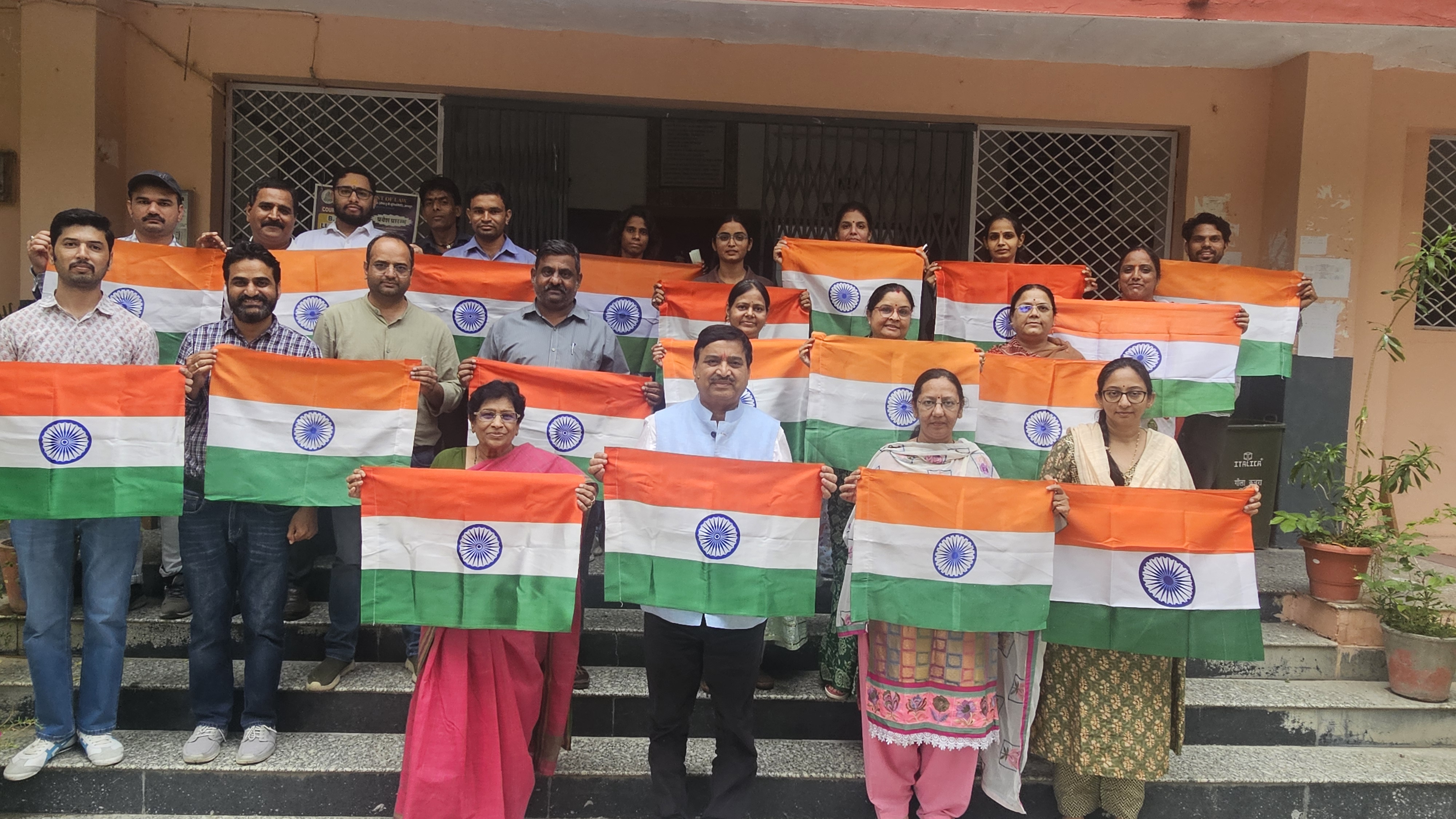 Har Ghar Tiranga Campaign: Rajasthan Vidyapeeth Distributes National Flags to Students
