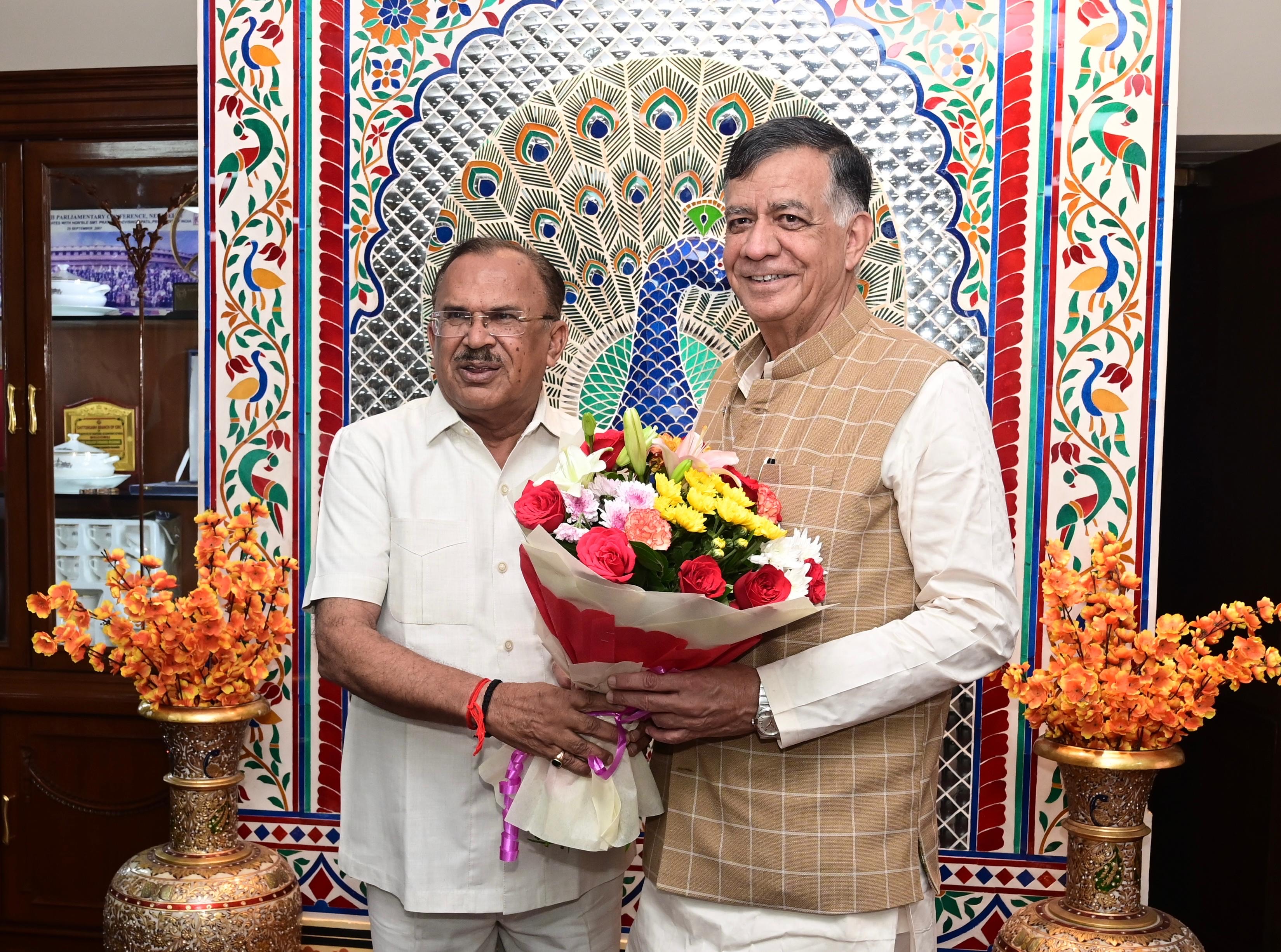 उत्तर प्रदेश विधानसभा अध्यक्ष सतीश महाना की राजस्थान विधानसभाध्यक्ष वासुदेव देवनानी से शिष्टाचार भेंट