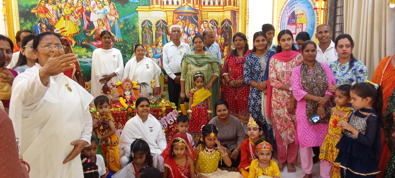 ब्रह्माकुमारीज बहनो ने आर्ची गैलेक्सी, देबारी में मनाया श्रीकृष्ण जन्माष्टमी उत्सव 