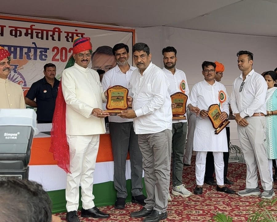 Deputy Chief Minister Dr. Prem Chand Bairwa honored Dr. Piyush Trivedi by giving him a citation