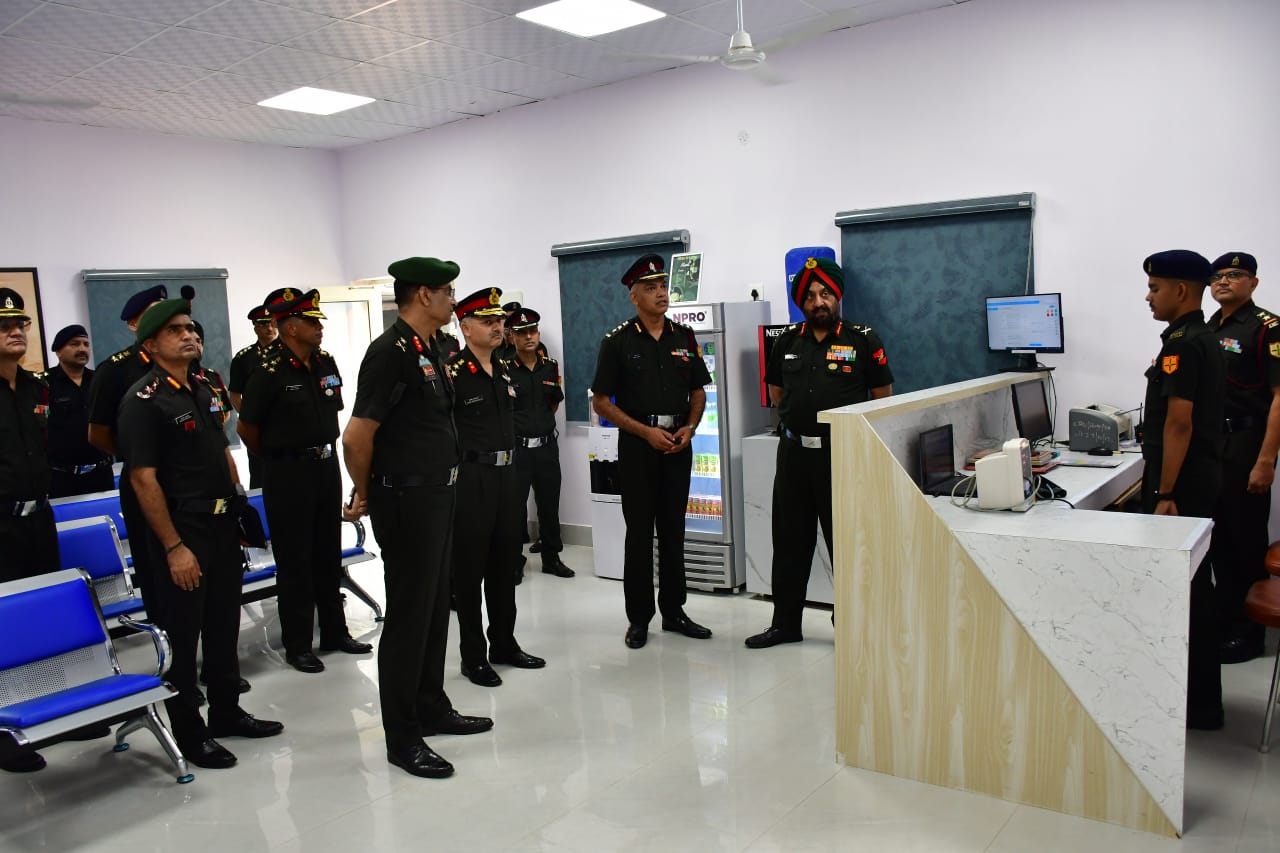 ARMY COMMANDER SAPTA SHAKTI COMMAND VISITED HISAR MILITARY STATION