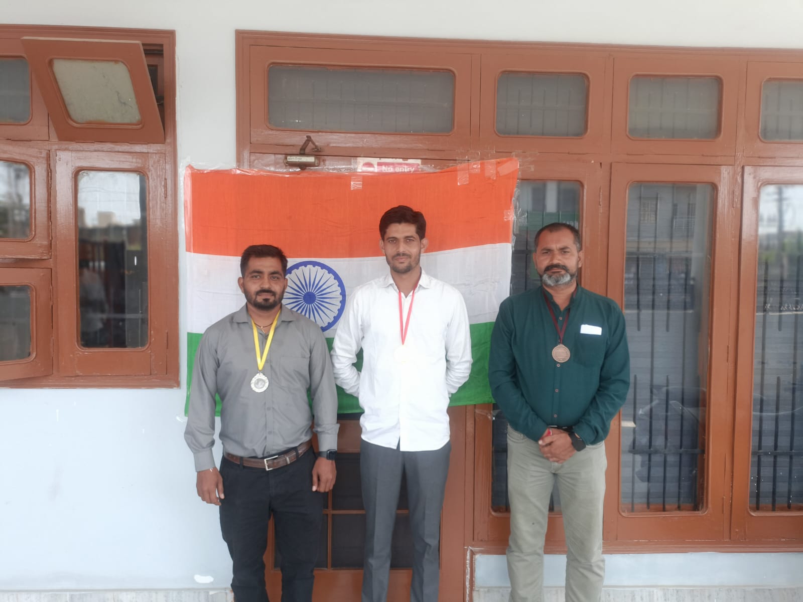 सड़क सुरक्षा से देशभक्ति विषय पर प्रतियोगिता आयोजित