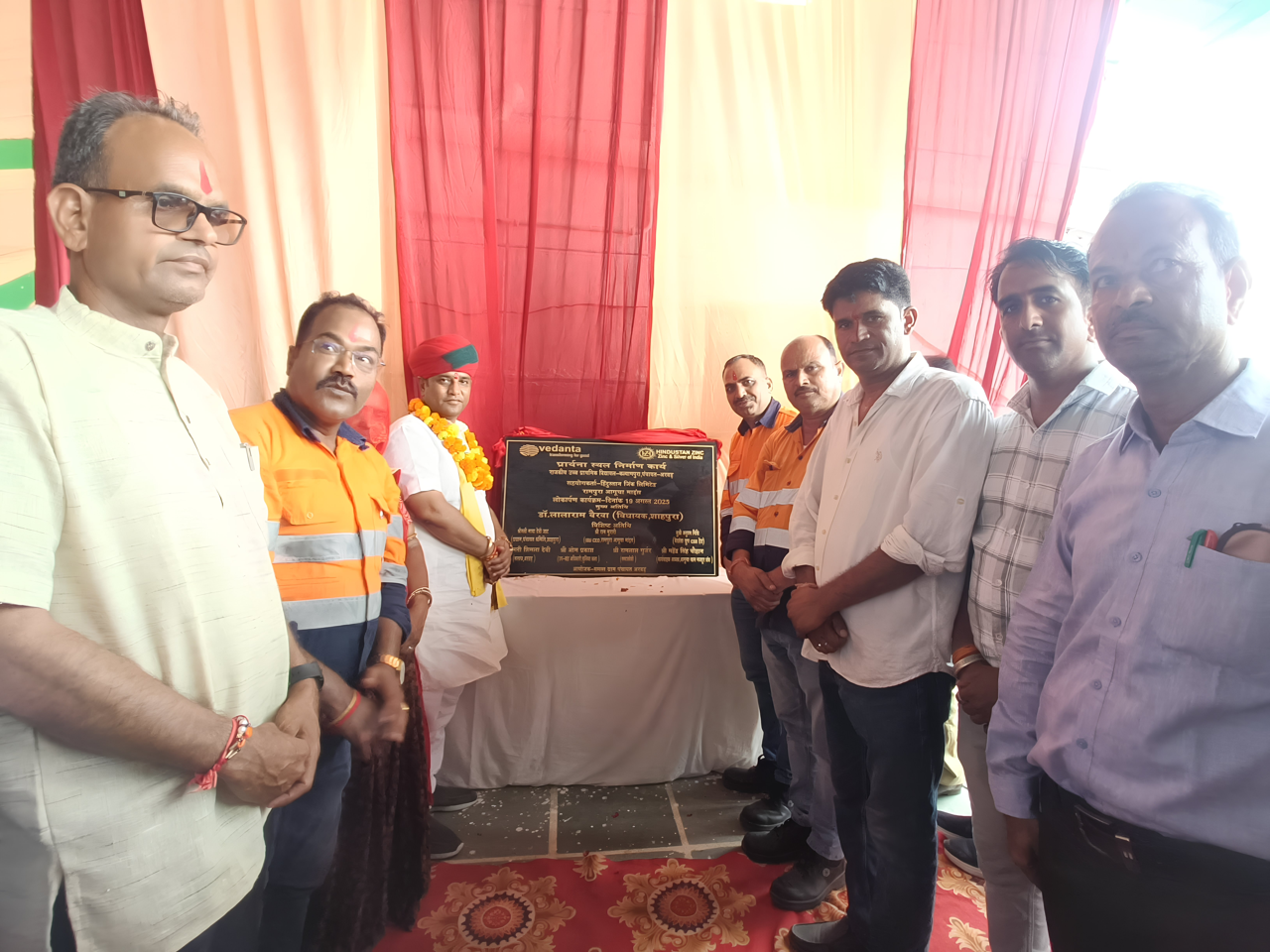 हिन्दुस्तान जिं़क द्वारा कल्याणपुरा मंे निर्मित सीसी रोड एवं उच्च प्राथमिक विद्यालय में प्रार्थना शेड का उद्घाटन