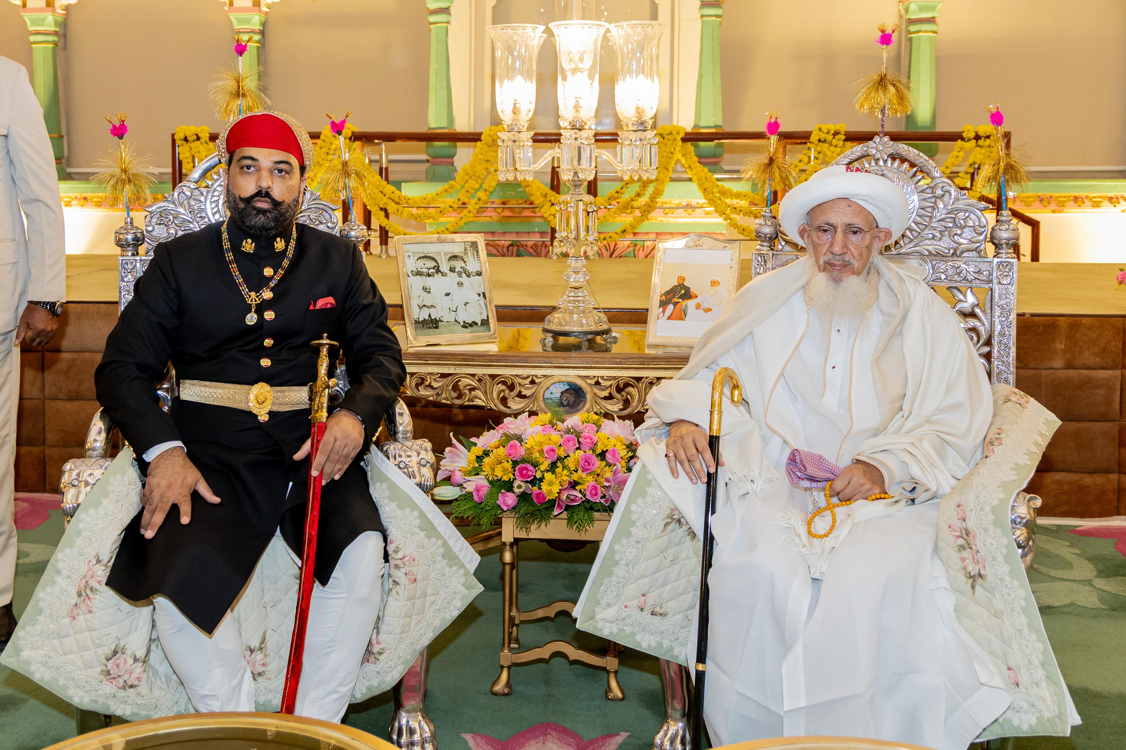 #### Syedna Mufaddal Saifuddin Visits City Palace, Meets Dr. Lakshyaraj Singh Mewar