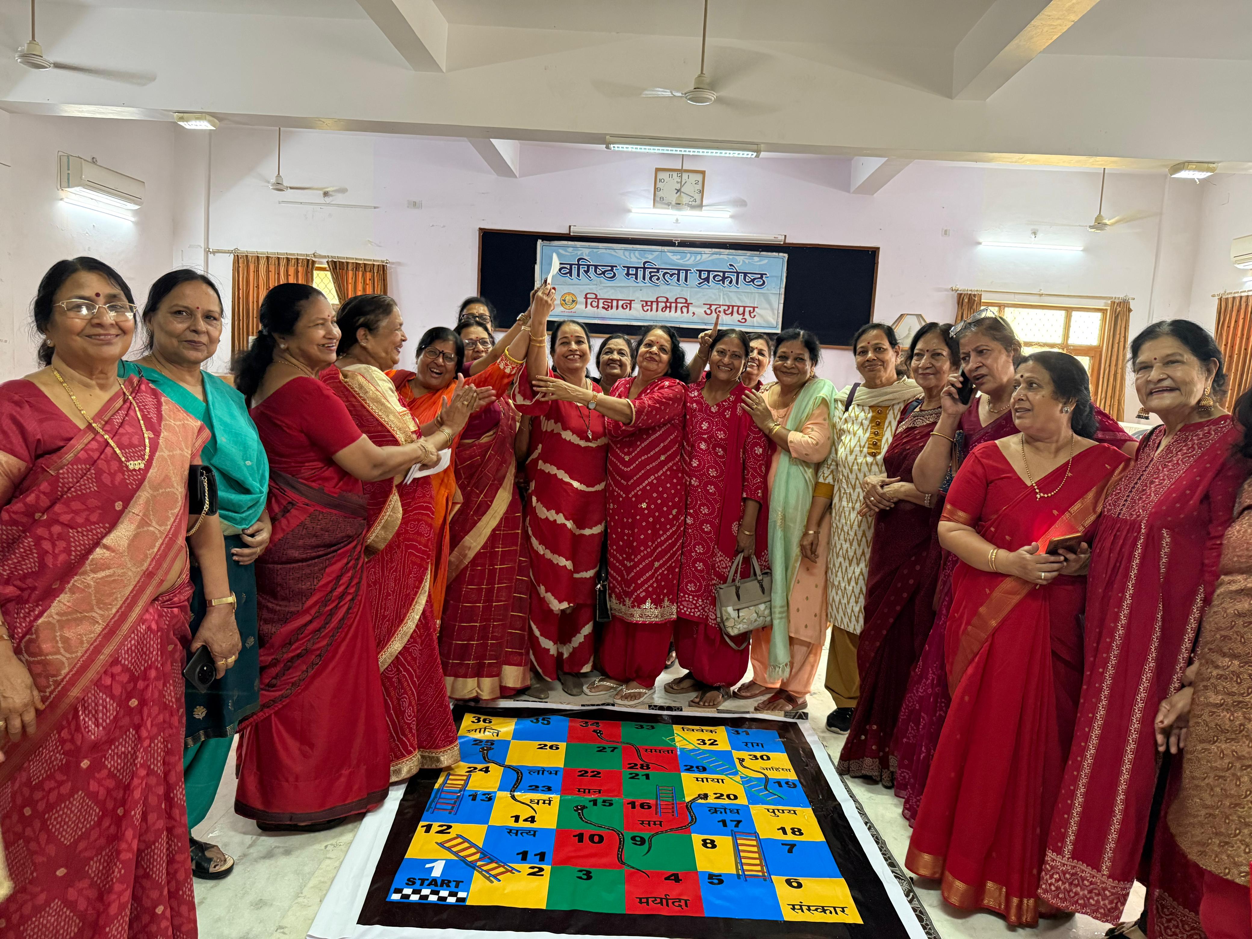 वरिष्ठ महिला प्रकोष्ठ की मासिक बैठक में पुरुषार्थ और भाग्य पर हुआ चिंतन