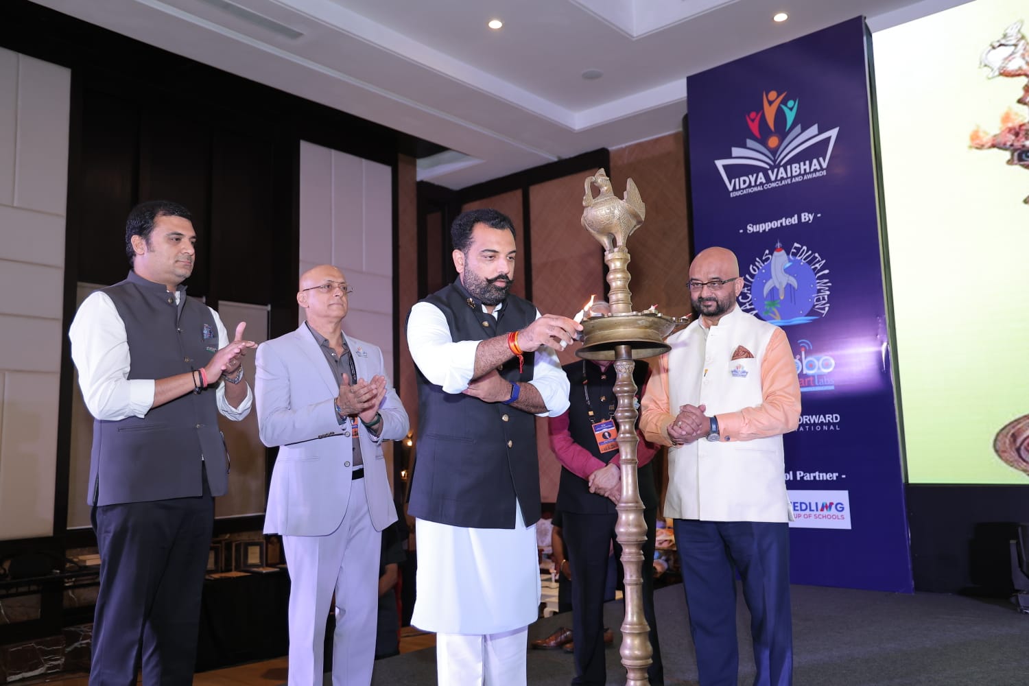 दो दिवसीय विद्या वैभव शैक्षिक सम्मेलन एवं पुरस्कार 2025 प्रारम्भ