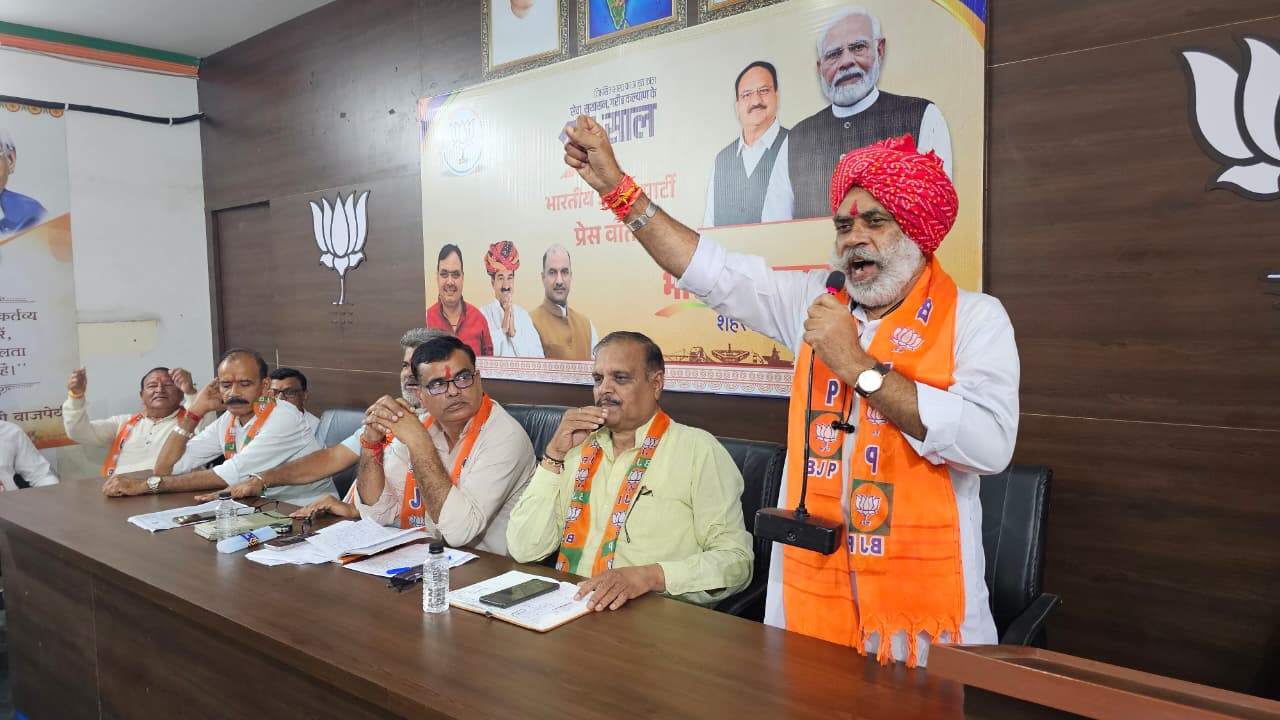 पद के साथ अभिमान नहीं आये - गजपाल सिंह