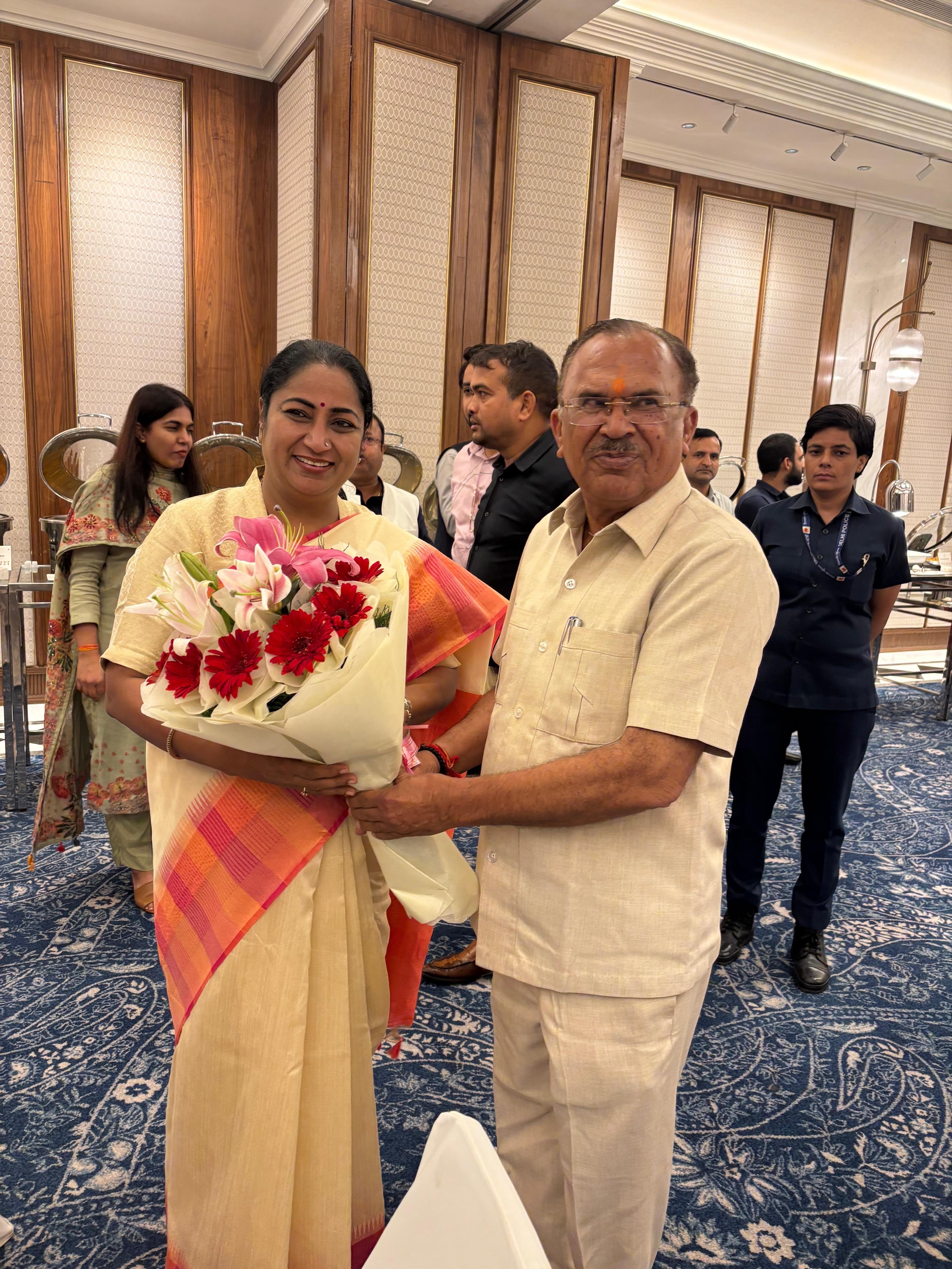 राजस्थान विधानसभाध्यक्ष वासुदेव देवनानी की दिल्ली की मुख्यमंत्री रेखा गुप्ता से मुलाकात*