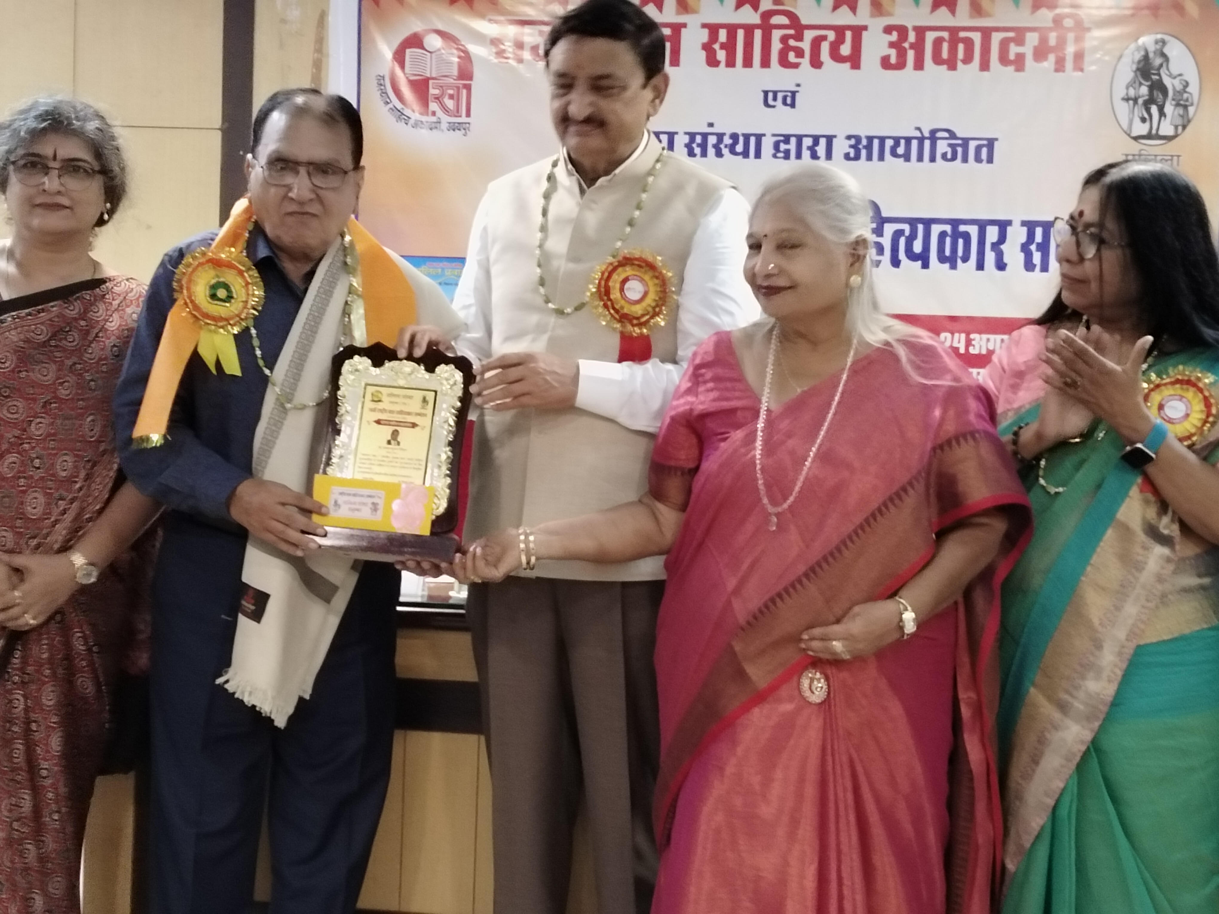 Dr. Prabhat Singhal Honored with “Salila Sahitya Ratna” Award