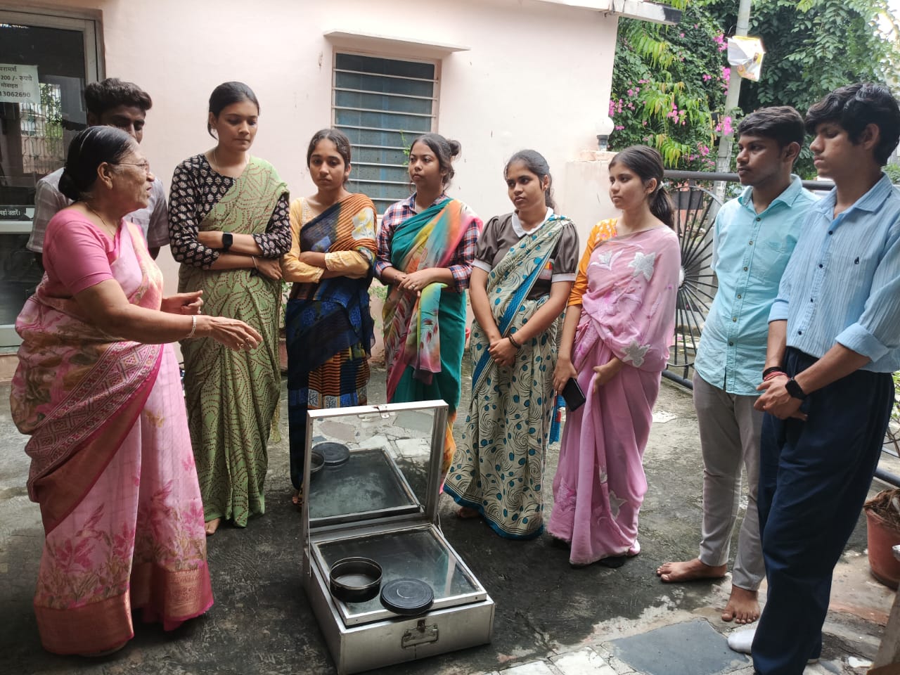 B.Ed. Students Learn About Solar Cooker