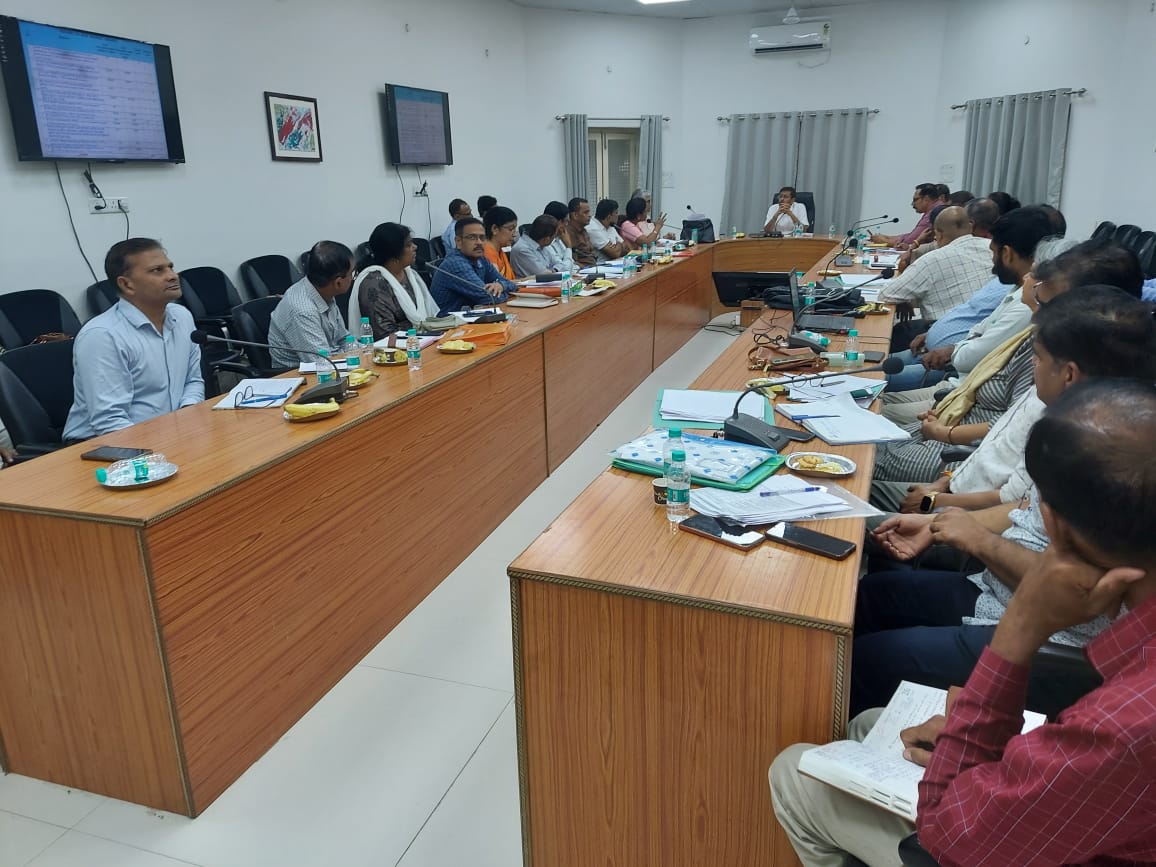 शैक्षिक उन्नयन के लिए सामूहिक रूप से किए जाएं प्रयास - जिला कलक्टर