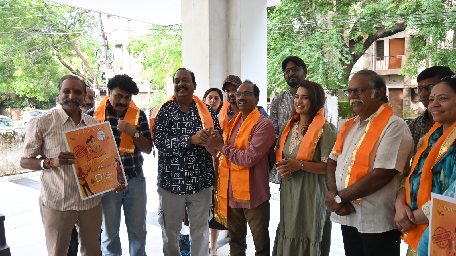 सिनेमा से रंगमंच तकरू “गाइड दृ वन्स अगेन” नाटक का पोस्टर जारी