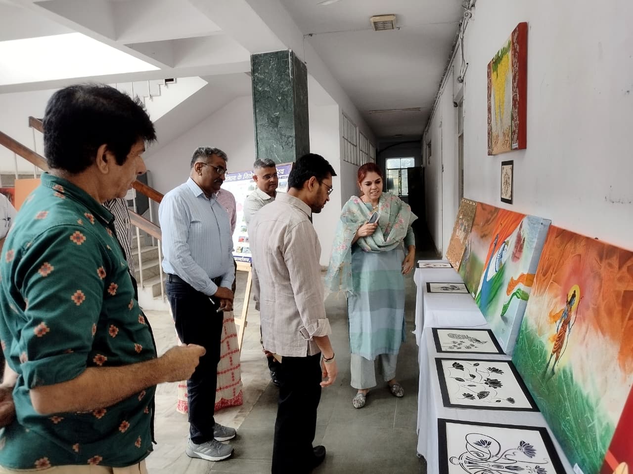 Man Tiranga Art Exhibition Opens