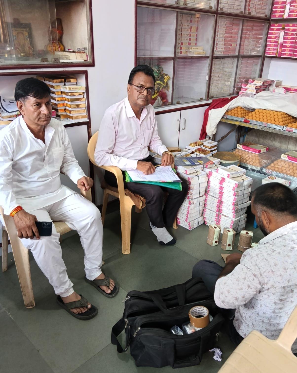 शुद्ध आहार मिलावट पर वार अभियान रू गणेश चतुर्थी पर लिए गए मिठाई के नमूने