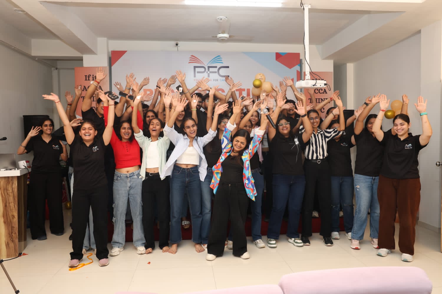 पीएफसी एज्यूकेशन ने रचा नया इतिहास-36 घंटे की नॉन स्टॉप क्लास चला बनाया विश्व रिकॉर्ड