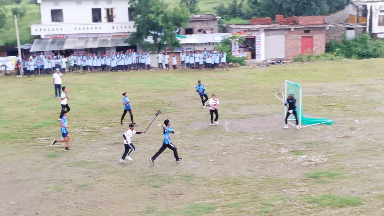लैक्रोज खिलाड़ियों ने धार स्कूल में मनाया राष्ट्रीय खेल दिवस