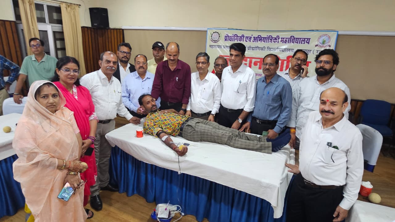छात्र नेता स्व. ऋषि उपाध्याय की 36वीं जयंति पर चौथा विशाल रक्तदान शिविर का हुआ आयोजन