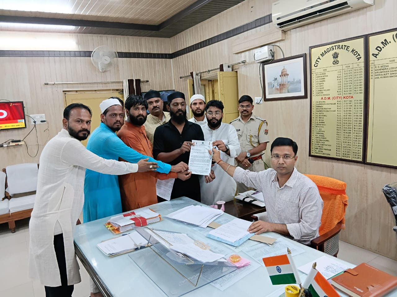 ईद मिलादुन्नबी पर शराब की दुकान और बीयर बार बंद रखने की मांग ए आई एम आई एम ने जताया विरोध प्रदर्शन 