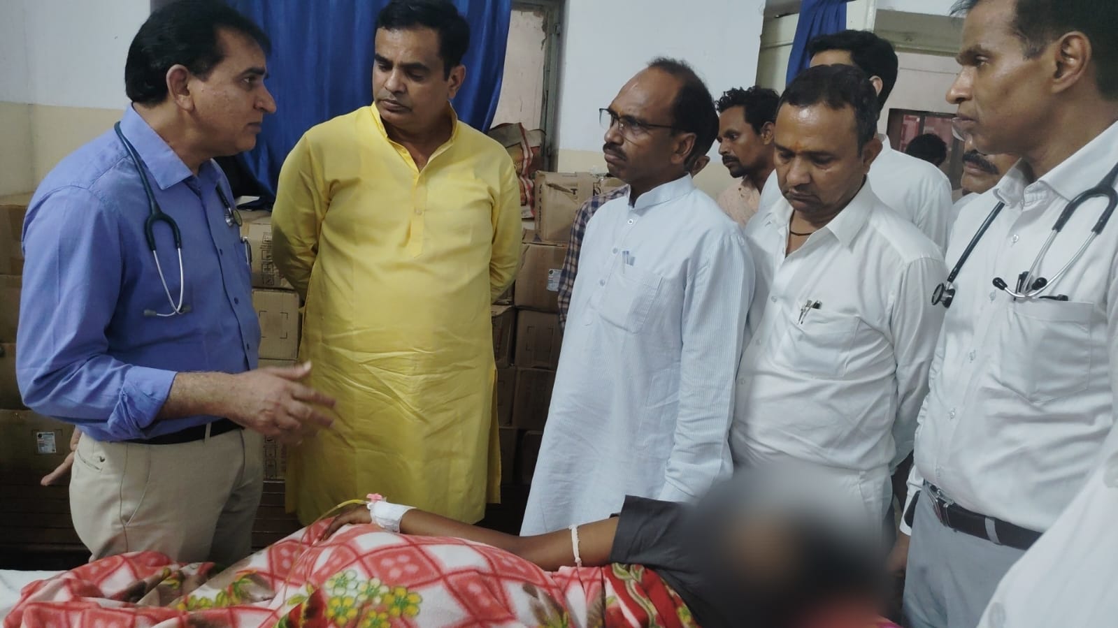 दुष्कर्म पीडित किशोरी से मिले सांसद डॉ रावत, स्वास्थ्य की जानकारी ली, अधिकारियों को निर्देश दिए