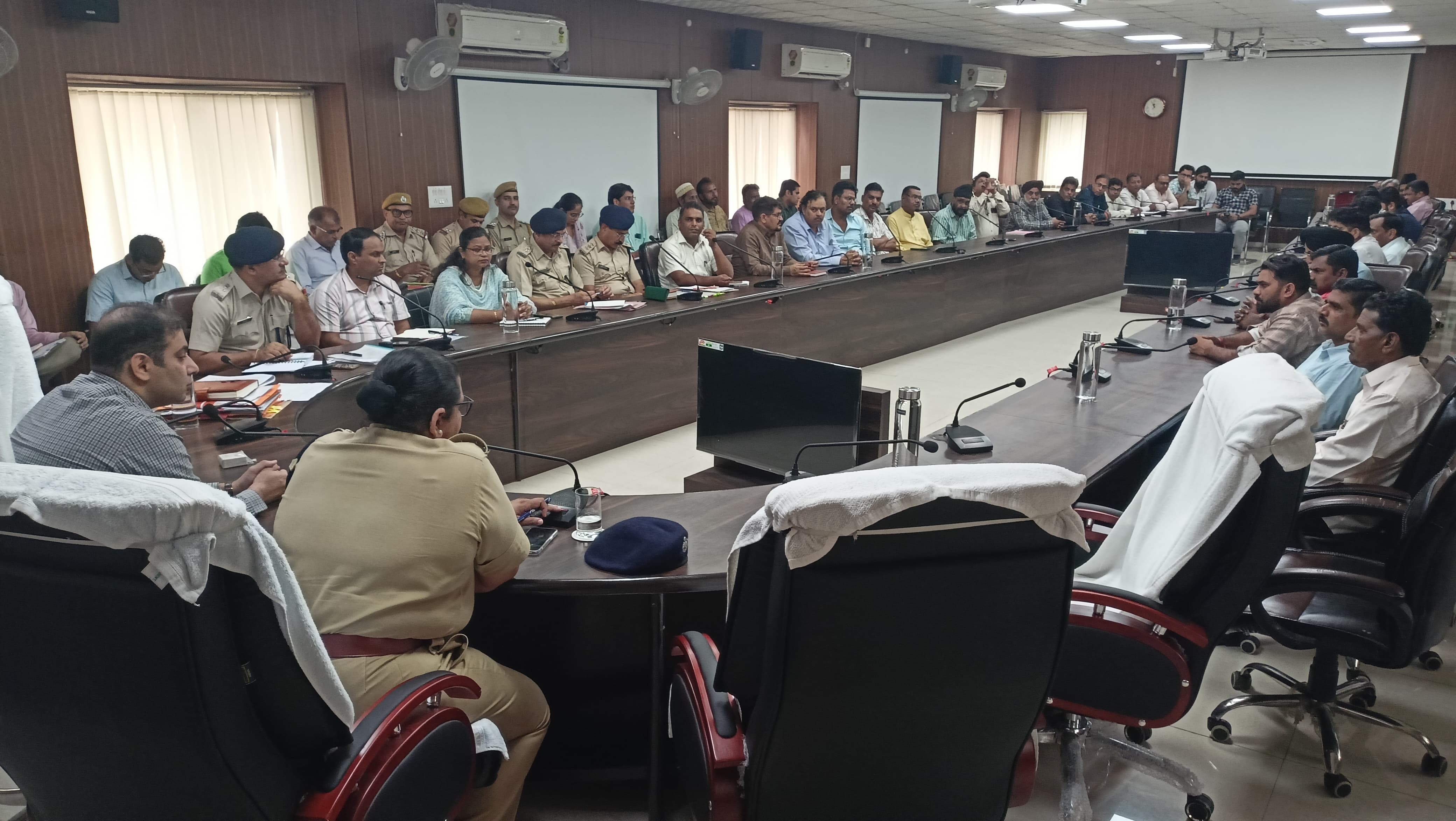 अनंत चतुर्दशी , ईद मिलादुन्नबी   को सौहार्द एवं भाईचारे के साथ मनाने की अपील की- जिला कलेक्टर पीयूष  समारिया