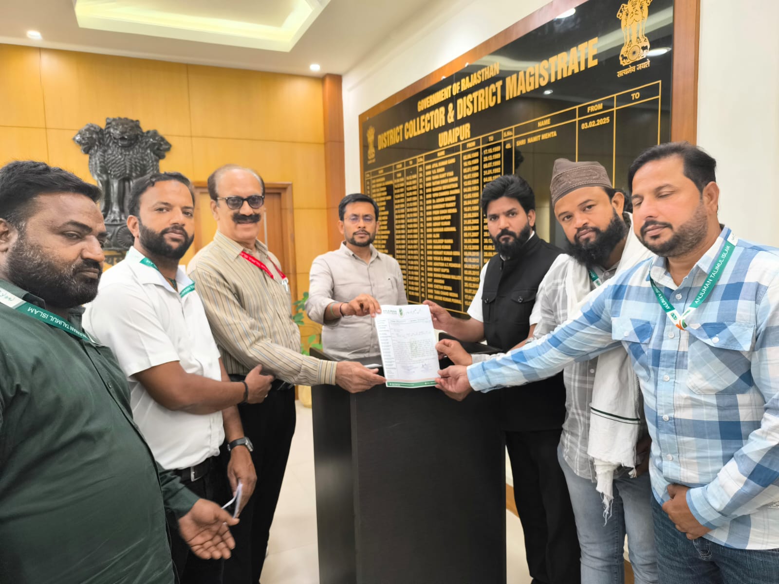 ईद मीलादुन्नबी पर ड्राय डे घोषित करने की मांग मुस्लिम समाज ने सौंपा जिला कलेक्टर को मुख्यमंत्री के नाम ज्ञापन