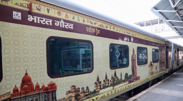 भारत गौरव टूरिस्ट ट्रैन से