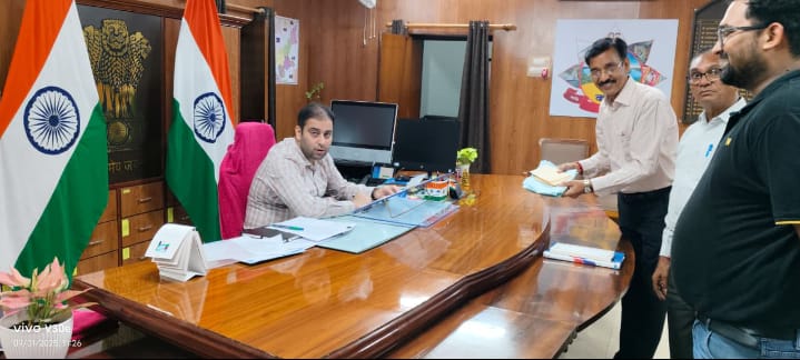 बारां रोड की खस्ता हालत से जूझते 12 हज़ार से अधिक विद्यार्थी, विद्याश्रम स्कूल के बच्चों ने 200 पत्र लिखकर कलेक्टर से लगाई गुहार