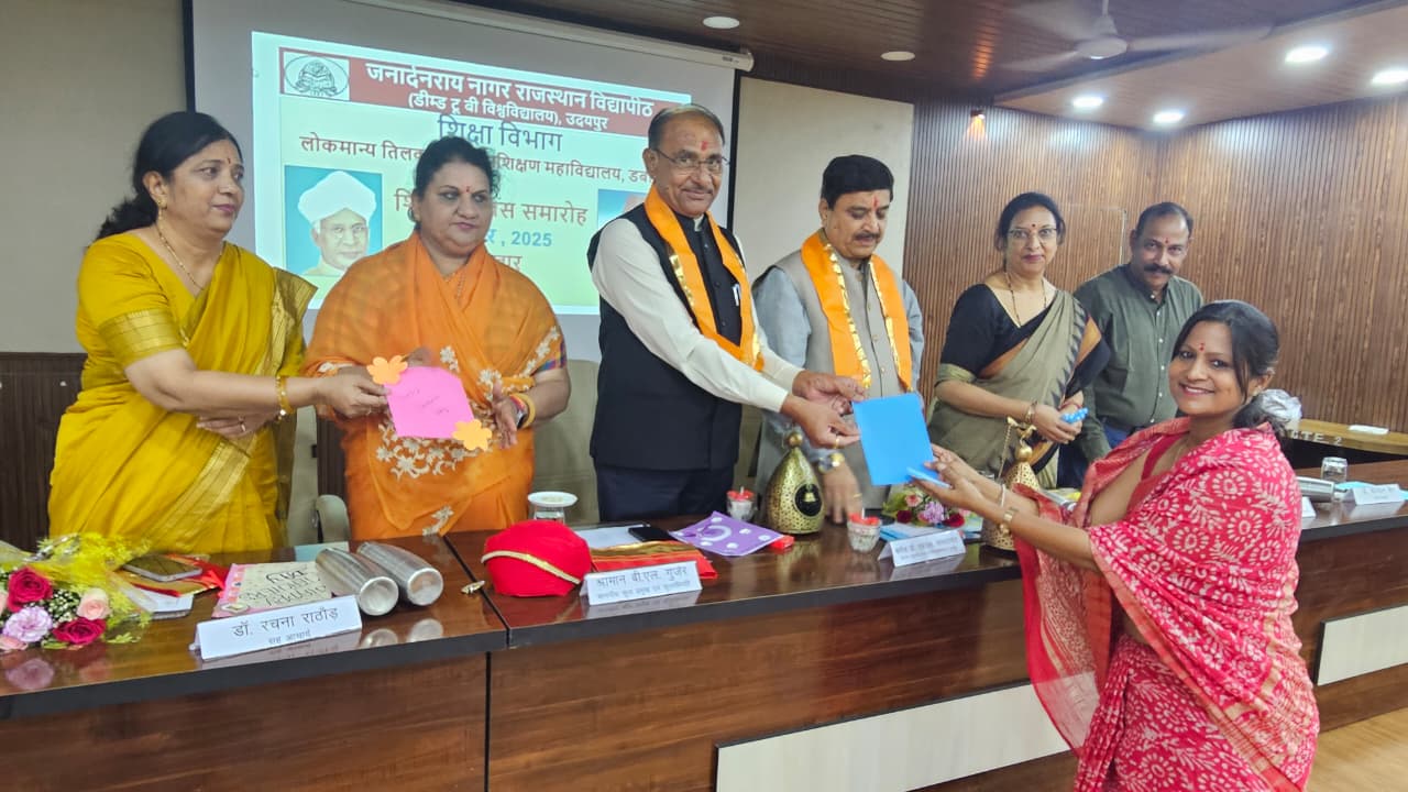 शि़क्षक दिवस - राष्ट्र निर्माता, शिक्षकों का किया सम्मान