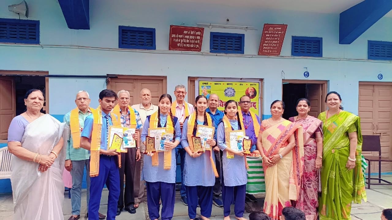 Guru Vandan Student Felicitation Program Organized in Three Schools by Subhash Shakha