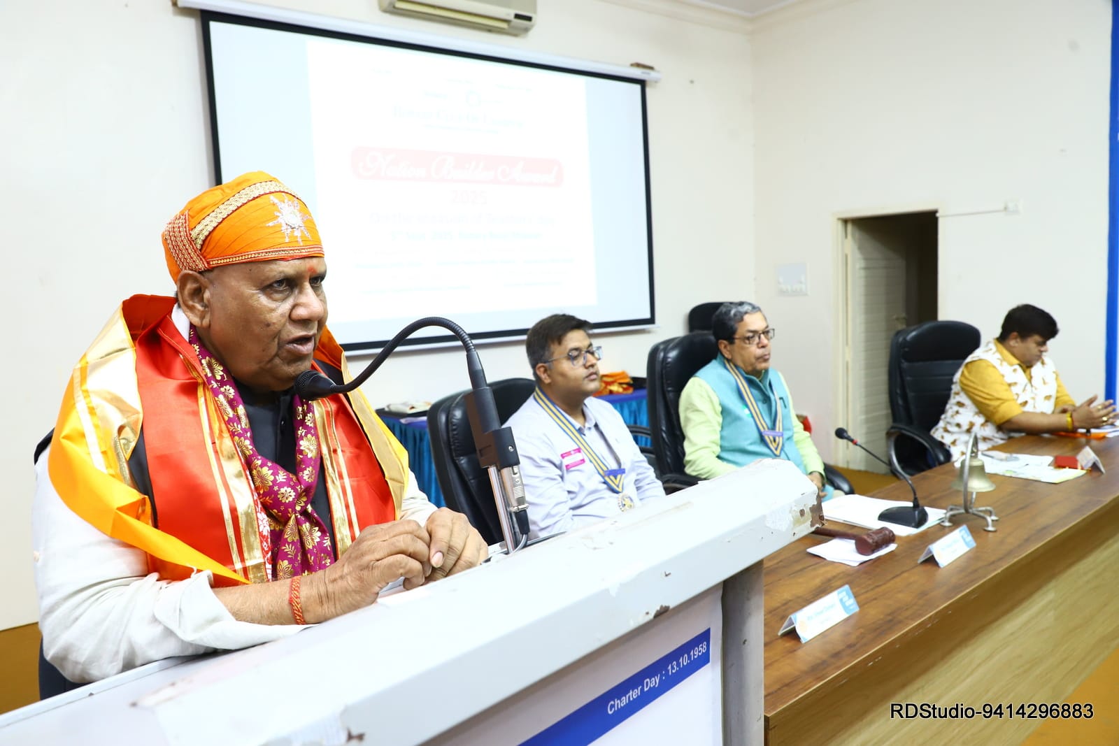 जीवन निर्माण से राष्ट्र निर्माण तक का मूल आधार शिक्षक-संासद चुन्नीलाल गरासिया
